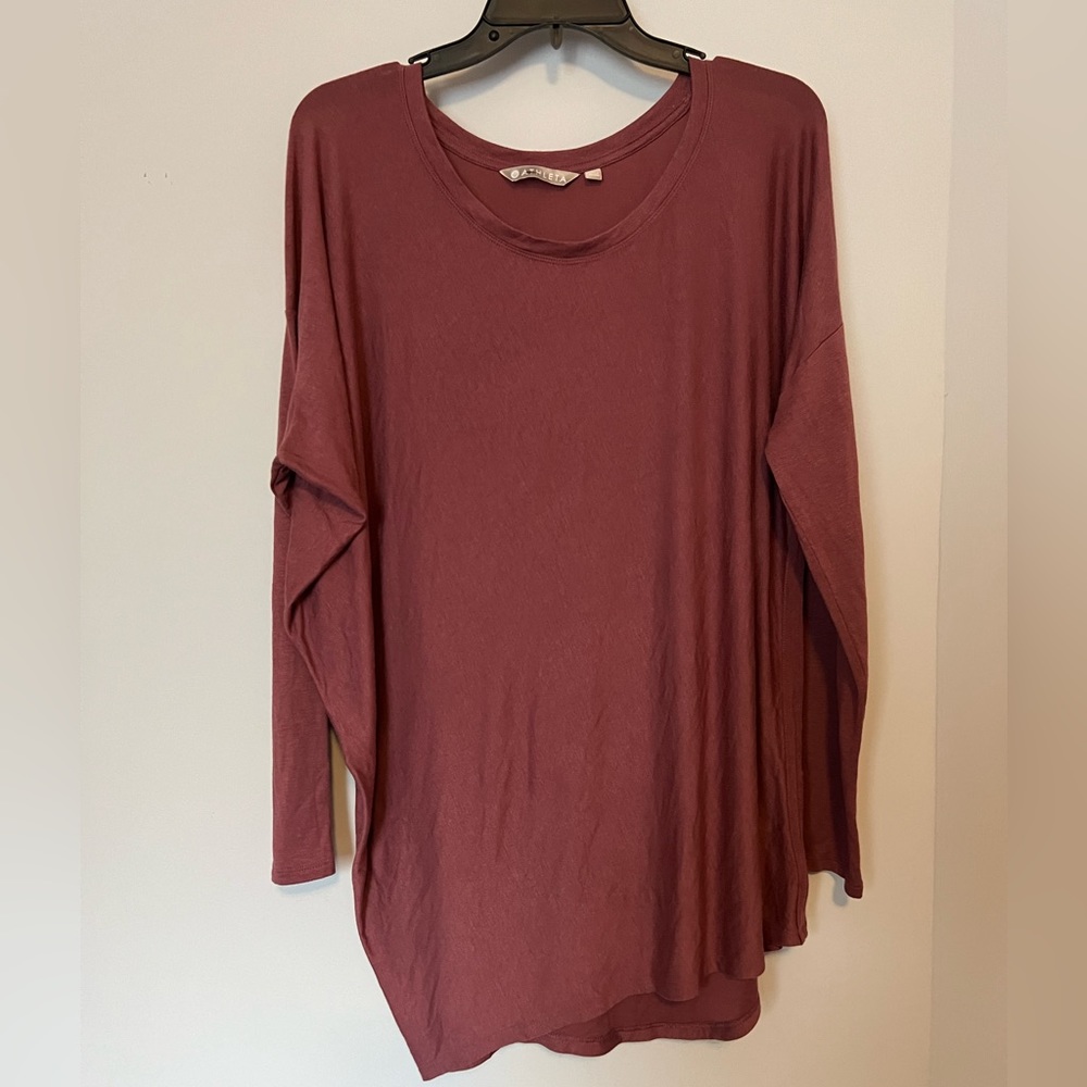 Athleta tunic tee (L)